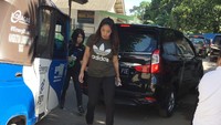 Dwina tiba di Rutan KPK, Jalan Kuningan Persada, Jaksel, sekitar pukul 08.55 WIB (Foto: Nur Indah Fatmawati/detikcom)