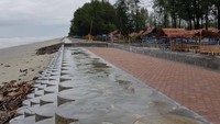 Pekerjaan meliputi penataan jalan gertak, penataan ruang terbuka sekitar masjid, peningkatan kualitas jalan lingkungan, peningkatan drainase, dan perbaikan masjid. Pool/Kementerian PUPR.