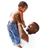 Kanye West dan North West. Kebersamaan ayah dan anak selalu menciptakan momen yang hangat sekaligus manis. Foto: Instagram/kimkardashian