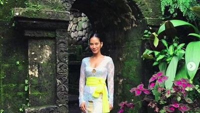 Ayu Tenan! Tara Basro dengan Kebaya Bali