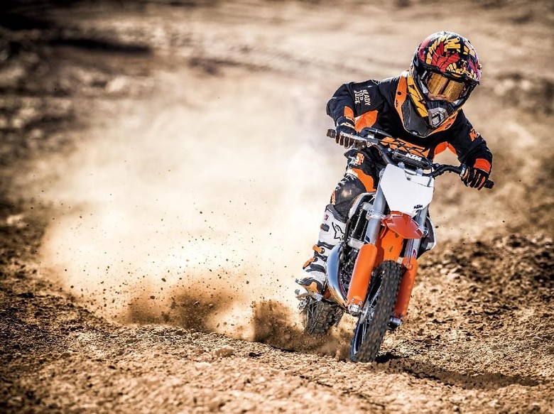 KTM Siapkan Motor Off-Road Listrik Mungil Foto: Pool (Visordown) KTM Siapkan Motor Off-Road Listrik Mungil Foto: Pool (Visordown)