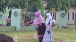 Foto: Tangis Warga Aceh di Kuburan Massal Korban Tsunami