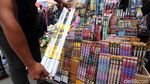 Jelang Tahun Baru, Pedagang Kembang Api Bermunculan