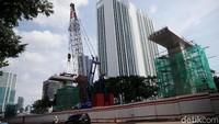 Sebagai informasi, LRT Jabodebek ditargetkan beroperasi pada Mei 2019 mendatang. Kereta ringan pertama di Jakarta ini bakal melintasi 3 rute atau lintasan, yakni dari Cibubur menuju Cawang, kemudian dari Bekasi Timur menuju Cawang dan dari Cawang menuju Dukuh Atas lewat Kuningan.