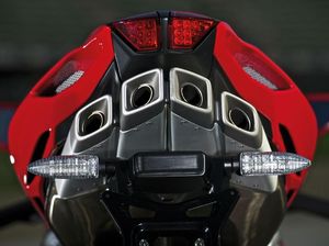 Panas! Ducati Siapkan Mesin 4 Silinder, MV Agusta Permak Mesinnya