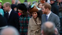 Selain Pangeran Harry dan Meghan, perayaan Natal juga dihadiri Pangeran William bersama istrinya Catherine Middleton. (Foto: Hannah McKay/Reuters)