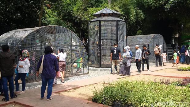 Libur Terakhir Natal, Warga Bandung Padati Taman Badak Singa