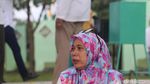 Foto: Tangis Warga Aceh di Kuburan Massal Korban Tsunami
