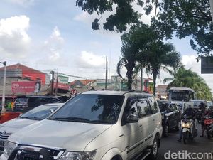Ragunan Diserbu Warga, Arus Lalin Macet