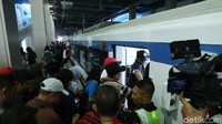 Jumlah calon penumpang yang hendak menggunakan layanan Kereta Bandara masih terpantau normal.