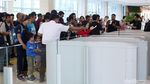 Senyum Lebar Warga Ramai-Ramai Jajal Kereta Bandara Soetta