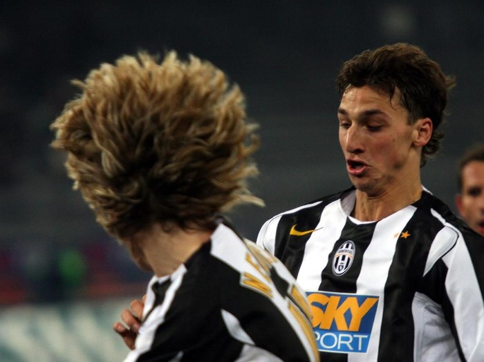 TURIN, ITALY - NOVEMBER 10:  Zlatan Ibrahimovic #9 of Juventus and Pavel Nedved  #11 (front) of Juventus in action during their Italian serie A football match on November 10, 2004 at Stadio delle Alpi in Turin, Italy.  (Photo by Giuseppe Cacace/Getty Images)