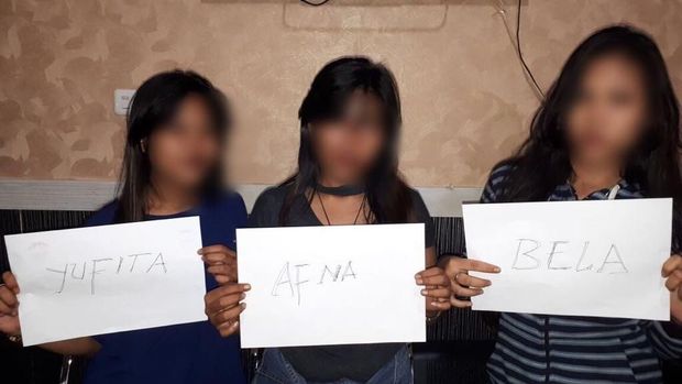 Tiga perempuan Geng Jepang yang ditangkap polisi. Mereka bertugas merekrut anak-anak muda.
