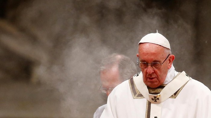 Pope Francis celebrates during the traditional midnight Mass in St. Peters Basilica on Christmas Eve at the Vatican December 24, 2017. Pope Francis celebrates during the traditional midnight Mass in St. Peters Basilica on Christmas Eve at the Vatican December 24, 2017.