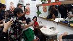 Before-After Sandiaga dan Lulung Potong Rambut di Ko Tang Glodok