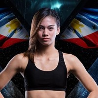 Pada April 2017, Trinidad memulai debutnya sebagai petarung yang berkompetisi dengan amatir lokal Underground Battle 20 dan berhasil memukul KO lawannya. Foto: Dok. Instagram, Facebook