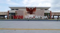 Patung Burung Garuda sebagai lambang negara hadir di depan gedung PLBN Wini di NTT. Pool/PUPR.