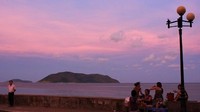 Pulau Con Son disebut-sebut sebagai tempat pelarian terindah di Vietnam. Suasananya tenang dan panoramanya cantik, meski tersimpan cerita kelam di masa lalu (Tom Westbrook/BBC Travel)