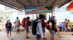 Melihat Aktivitas Penyeberangan Pelabuhan Muara Angke di Hari Libur Natal