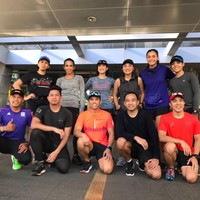 Geng artis yang satu ini beda dengan lainnya. Geng pertemanan sehat begitulah mereka menamakan diri. Dari namanya saja terlihat kalau geng ini mengutamakan kesehatan. Mereka kerap berolahraga bersama dan mengunggah foto ke media sosial dengan hashtag #pertemanansehat. Anggota geng ini di antaranya Dian Sastrowardoyo, Iwet Ramadhan, dan Reina Wardhana. Foto: Dok. Instagram Pertemanan Sehat