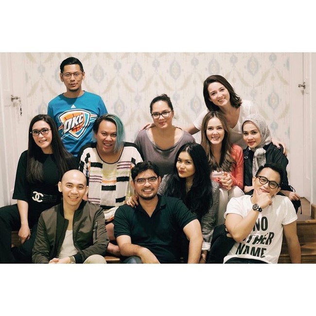 Inilah geng tempe yang terdiri dari artis dengan berbagai profesi. Anggota geng ini juga dari berbagai usia. Mereka adalah Maia Estianty, Julie Estelle, Rossa, Afgan, Aming, Titi Rajo Bintang, Teuku Zacky, Gading Martin, dan lain-lain. Foto: Dok. Instagram