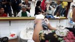 Before-After Sandiaga dan Lulung Potong Rambut di Ko Tang Glodok