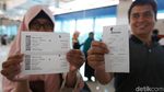Senyum Lebar Warga Ramai-Ramai Jajal Kereta Bandara Soetta