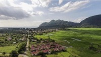 Atas dan bawah, perbandingan 10 tahun pasca tsunami Aceh. Getty Images 