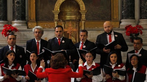 Members of the choir sing hymns during a Christmas eve mass at Saint Josephs Roman Catholic Church in Cairo, Egypt December 24, 2017.