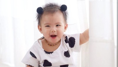 Berumur Setahun, Putri Ririn Ekawati Ini Makin Menggemaskan