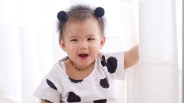Berumur Setahun, Putri Ririn Ekawati Ini Makin Menggemaskan