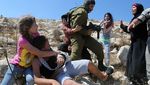 Si Pirang Ahed Tamimi, Gadis Palestina yang Tak Takut Lawan Israel
