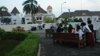 Tempatnya klasik dengan nuansa tempo dulu ini sajikan makanan klasik dan modern. Mau coba? Langsung saja datang ke Museum Benteng Vredeburg di Jalan Jend. A. Yani No. 6, Yogyakarta. Foto: Istimewa