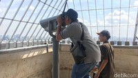 Aktivitas kedua yang direkomendasikan adalah naik ke puncak Monas setinggi 132 meter. (Pradita Utama)
