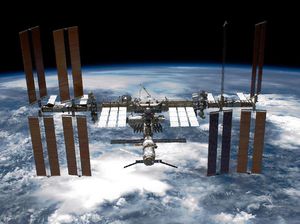 Astronot Juga Perlu Dandan di Antariksa