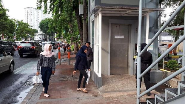 Setelah Sempat Jebak 9 Wisatawan Lift  JPO Basra Diperbaiki