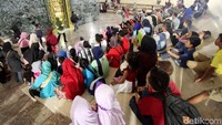 Setiap libur panjang monumen tersebut selalu dipadati pengunjung.