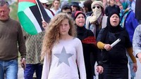 Berambut pirang, bola matanya abu-abu, suaranya menyentak. Sosok Ahed Tamimi beranjak menjadi ikon baru perlawanan terhadap pendudukan Israel. Foto: Ahed Tamimi, pada 2016 (Haim Schwaczenberg)