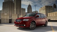 Dodge Grand Caravan juga dinilai mengecewakan, dengan banderol USD 25.995 dinilai boros dan kursi bagian kedua kurang enak. Foto: Pool (Carsscoop)