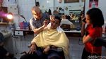 Before-After Sandiaga dan Lulung Potong Rambut di Ko Tang Glodok
