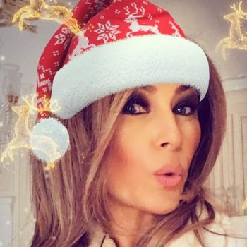 Melania Trump melakukan selfie dengan pose duck face