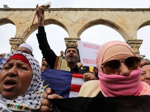 Demonstran Palestina Bentrok dengan Tentara Israel, 176 Orang Luka