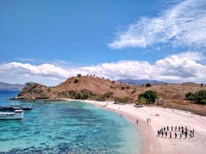 Tak Bisa Berkata-kata di Pantai Pink Komodo