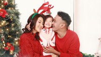 Gemas! Keluarga Ruben Onsu dan Sarwendah sangat kompak di hari Natal. (Foto: dok. Instagram)