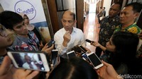 Wakil Menteri ESDM Arcandra Tahar memberikan keterangan terkait hasil pertemuan yang membahas tarif listrik dan BBM.