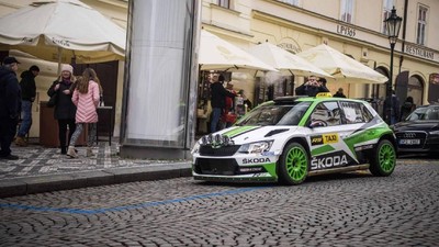 Mau Jadi Penumpang Taksi Mobil Rally?