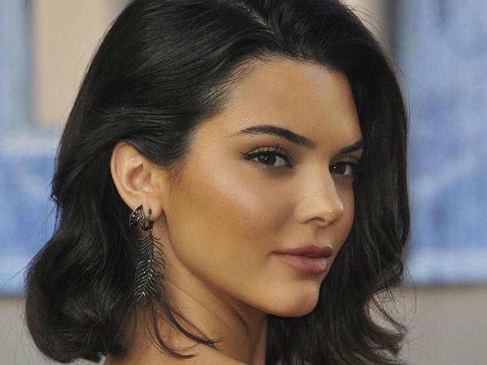 Digosipkan Hamil saat Unggah Foto Selfie, Kendall Jenner Buka Suara