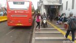 Penampakan Opang dan PKL Mangkal Lagi di Trotoar Stasiun Tanah Abang