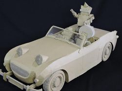 Pria Ini Sulap Kardus Bekas Jadi Robot Gundam Hingga Batmobile