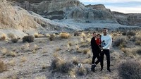 Chrissy Teigen dan John Legend juga tampak menikmati liburan bersama keluarga di momen tersebut. (Dok. Instagram)